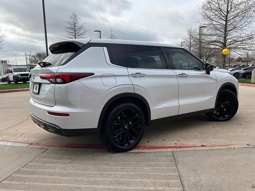 2022 Mitsubishi Outlander SE