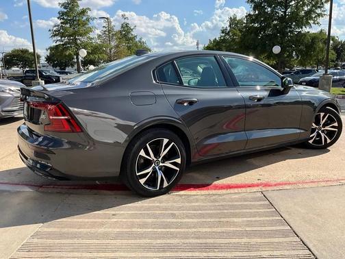 2024 Volvo S60 B5 Core Dark Theme