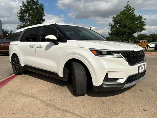 Snow White Pearl 2024 Kia Carnival EX
