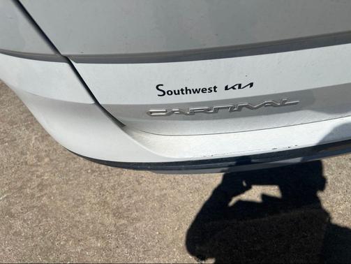 Snow White Pearl 2024 Kia Carnival EX
