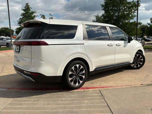 Snow White Pearl 2024 Kia Carnival EX