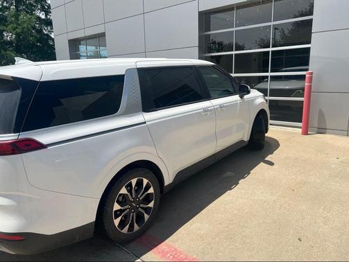 Snow White Pearl 2024 Kia Carnival EX