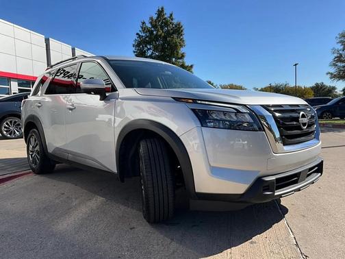 2024 Nissan Pathfinder SV FWD