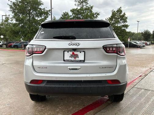 Silver Zynith Metallic Clearcoat 2025 Jeep Compass Limited