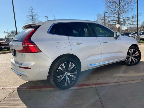 2022 Volvo XC60 B5 Inscription