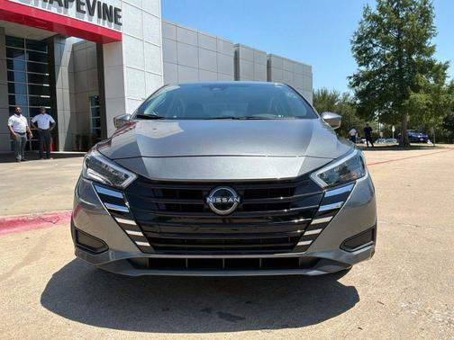 Gun Metallic 2025 Nissan Versa 1.6 SV