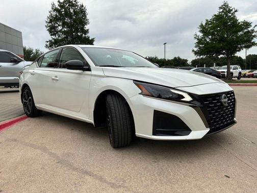 Pearl White Tricoat 2025 Nissan Altima SR FWD
