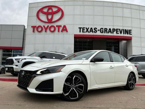 Pearl White Tricoat 2025 Nissan Altima SR FWD