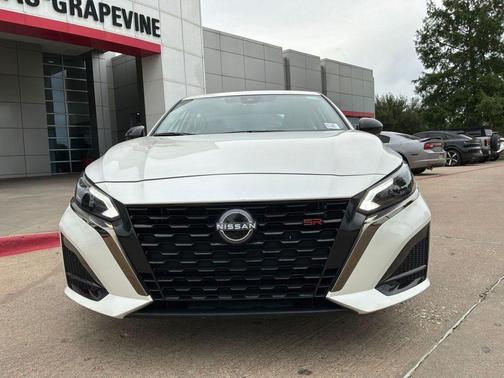 Pearl White Tricoat 2025 Nissan Altima SR FWD