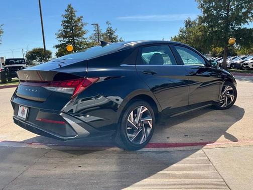 2025 Hyundai ELANTRA SEL