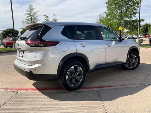 Brilliant Silver Metallic 2025 Nissan Rogue SV