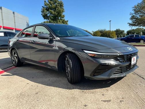 2025 Hyundai ELANTRA SEL