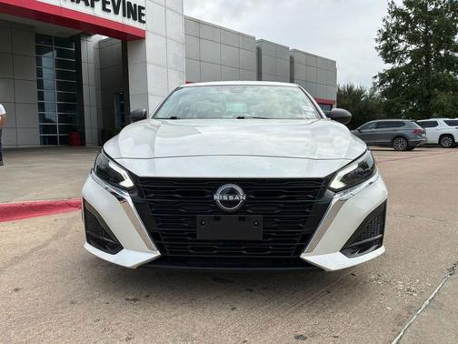 Pearl White Tricoat 2025 Nissan Altima 2.5 SV