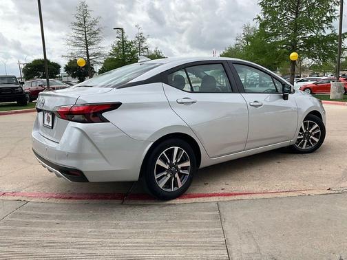 Brilliant Silver Metallic 2025 Nissan Versa 1.6 SV