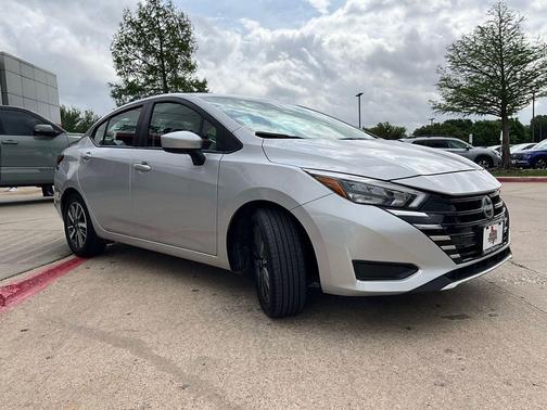 Brilliant Silver Metallic 2025 Nissan Versa 1.6 SV