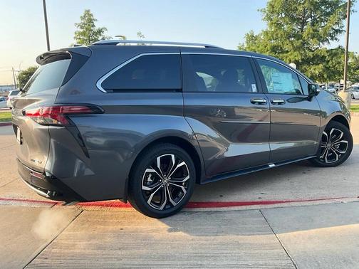 2025 Toyota Sienna Platinum 7 Passenger