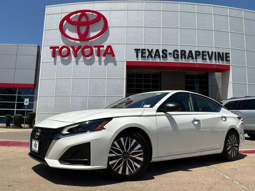 Glacier White 2025 Nissan Altima 2.5 SV