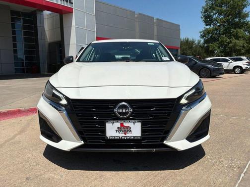 Glacier White 2025 Nissan Altima 2.5 SV