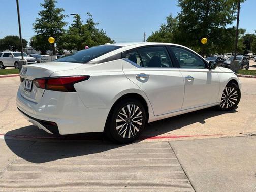Glacier White 2025 Nissan Altima 2.5 SV