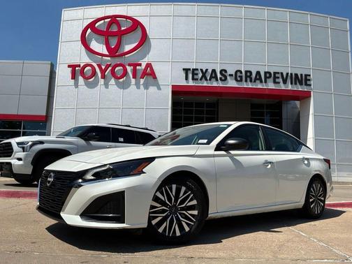 Pearl White Tricoat 2025 Nissan Altima 2.5 SV