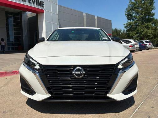 Pearl White Tricoat 2025 Nissan Altima 2.5 SV
