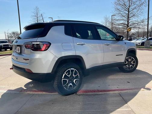 2025 Jeep Compass Trailhawk