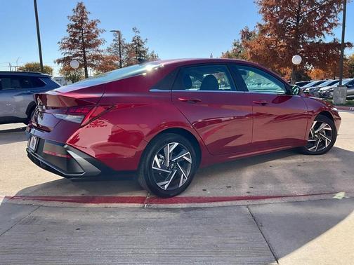 2025 Hyundai ELANTRA SEL