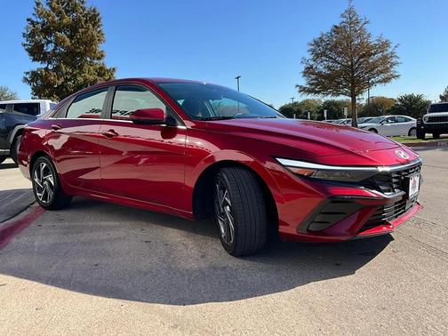 2025 Hyundai ELANTRA SEL