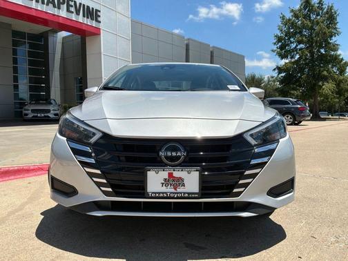 Brilliant Silver Metallic 2025 Nissan Versa 1.6 SV