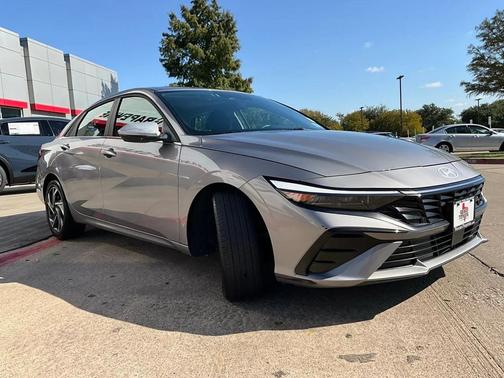 2025 Hyundai ELANTRA SEL