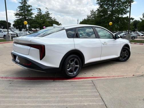 Snow White Pearl 2025 Kia K4 LXS