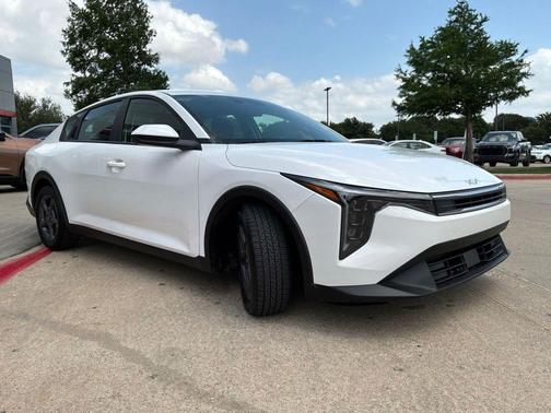 Snow White Pearl 2025 Kia K4 LXS