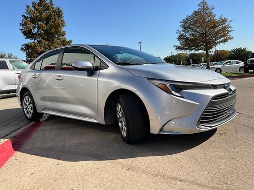 2025 Toyota Corolla Hybrid LE