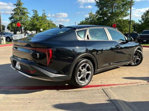 Aurora Black Pearl 2025 Kia K4 LXS