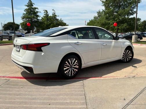 Glacier White 2025 Nissan Altima 2.5 SV