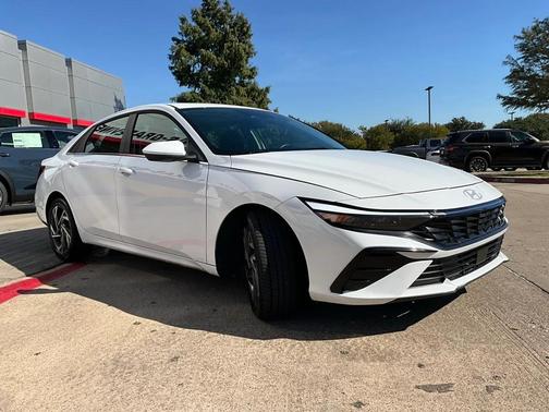 2025 Hyundai ELANTRA SEL
