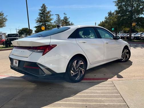 2025 Hyundai ELANTRA SEL