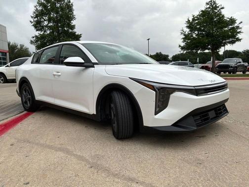 Snow White Pearl 2025 Kia K4 LXS