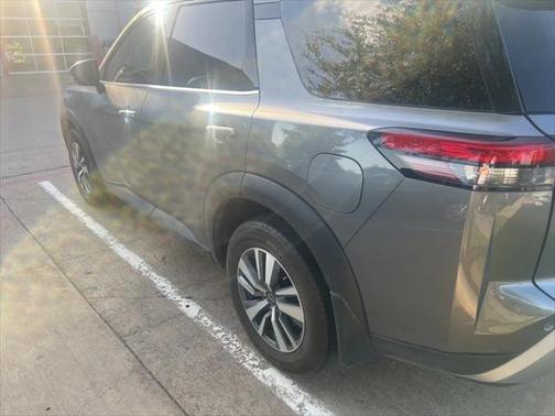 2024 Nissan Pathfinder SL FWD