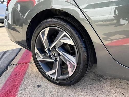 2025 Hyundai ELANTRA HEV Limited