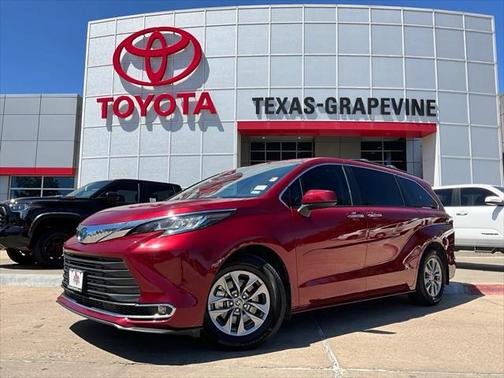 2022 Toyota Sienna XLE 8 Passenger