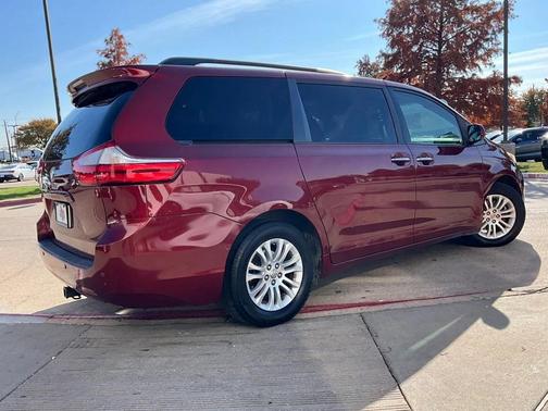 2016 Toyota Sienna XLE