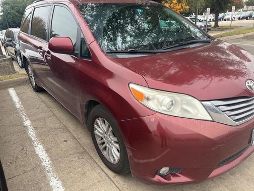 2016 Toyota Sienna XLE