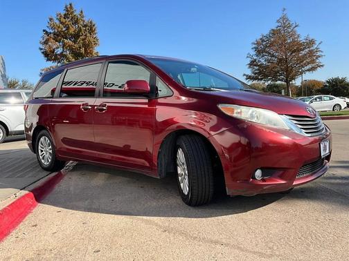 2016 Toyota Sienna XLE