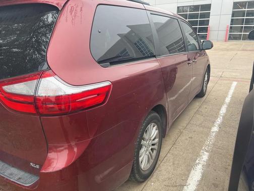 2016 Toyota Sienna XLE