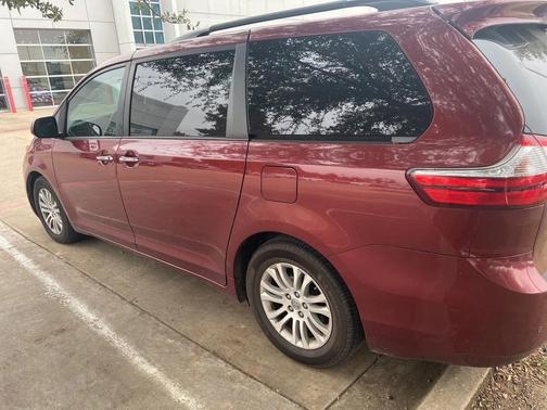 2016 Toyota Sienna XLE