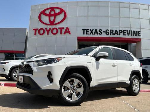 Super White 2021 Toyota RAV4 Hybrid XLE