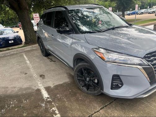 Boulder Gray Pearl 2023 Nissan Kicks SR