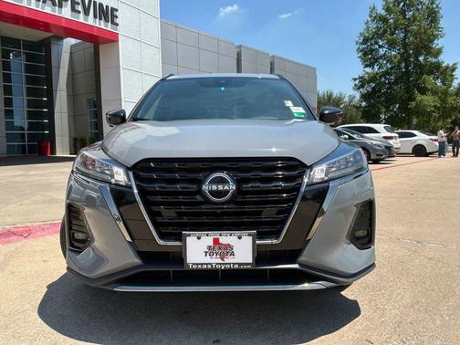 Boulder Gray Pearl 2023 Nissan Kicks SR
