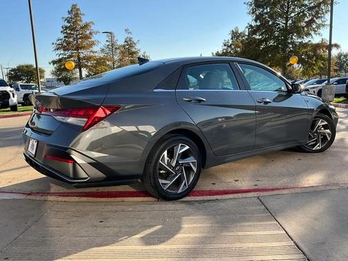 2025 Hyundai ELANTRA SEL